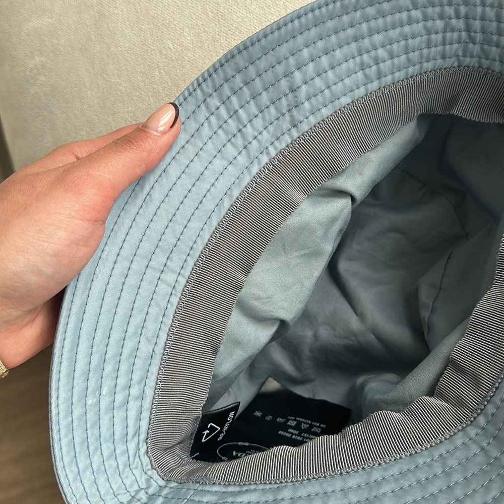 PRADA RE-Nylon bucket hat with dust bag - Picture 5 of 10